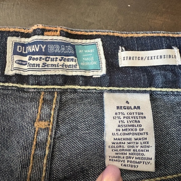 Old Navy Women's Straight Leg Jeans in Dark Blue - Picture 2 of 3